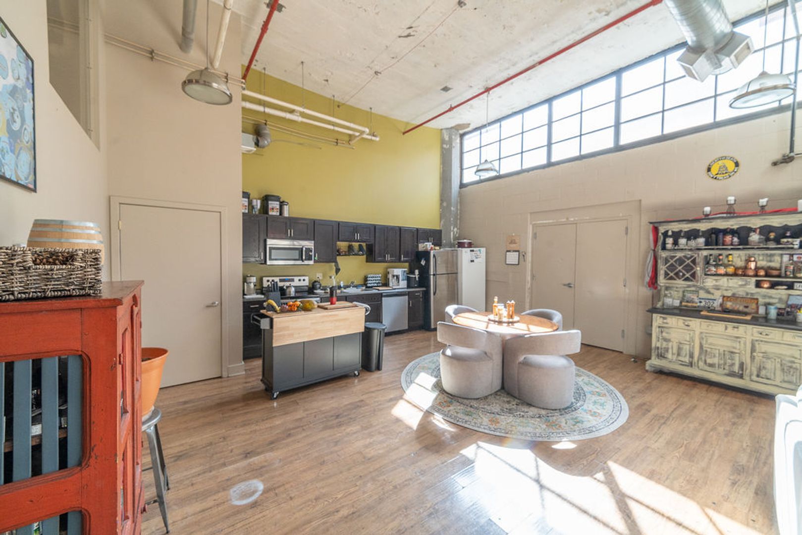 2320 Superior Ave unit Apt. 107 - Three Bedroom / Three Bathroom – photo 4
