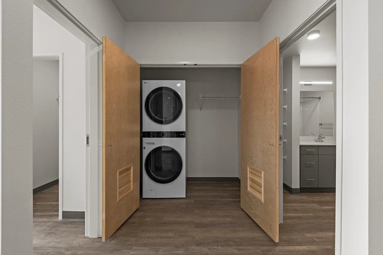 Ironside Apartments – photo 1