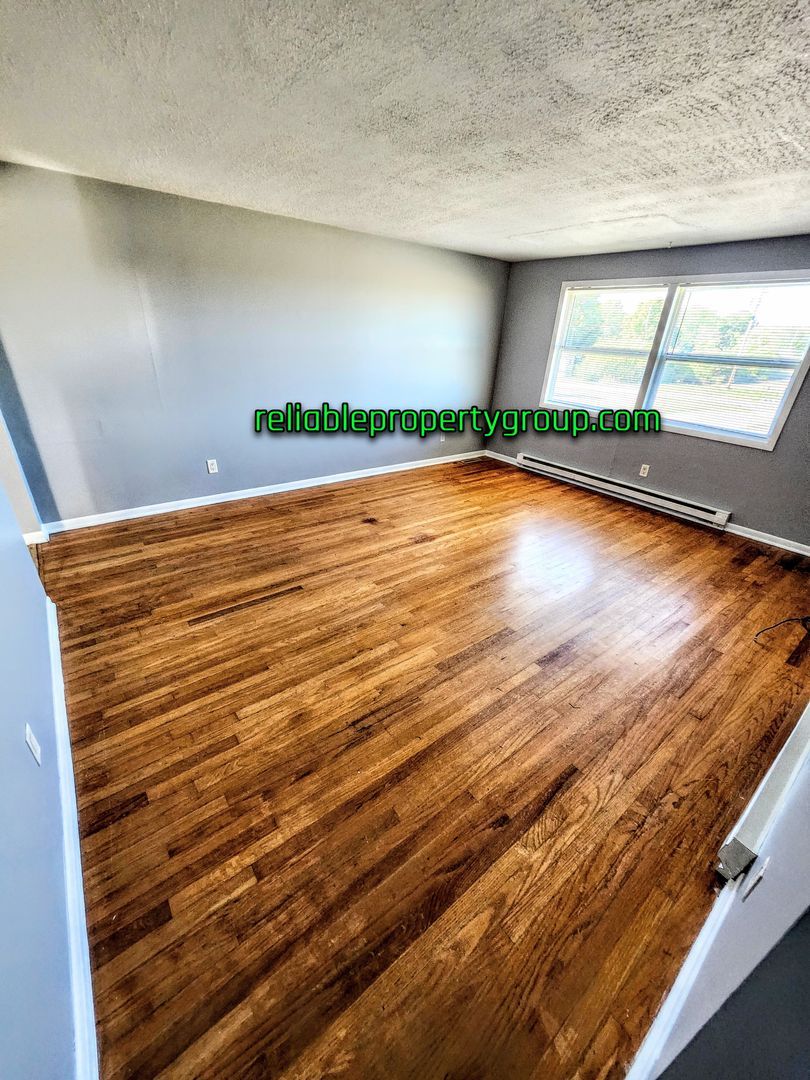 10737 Old Decatur Rd – photo 4