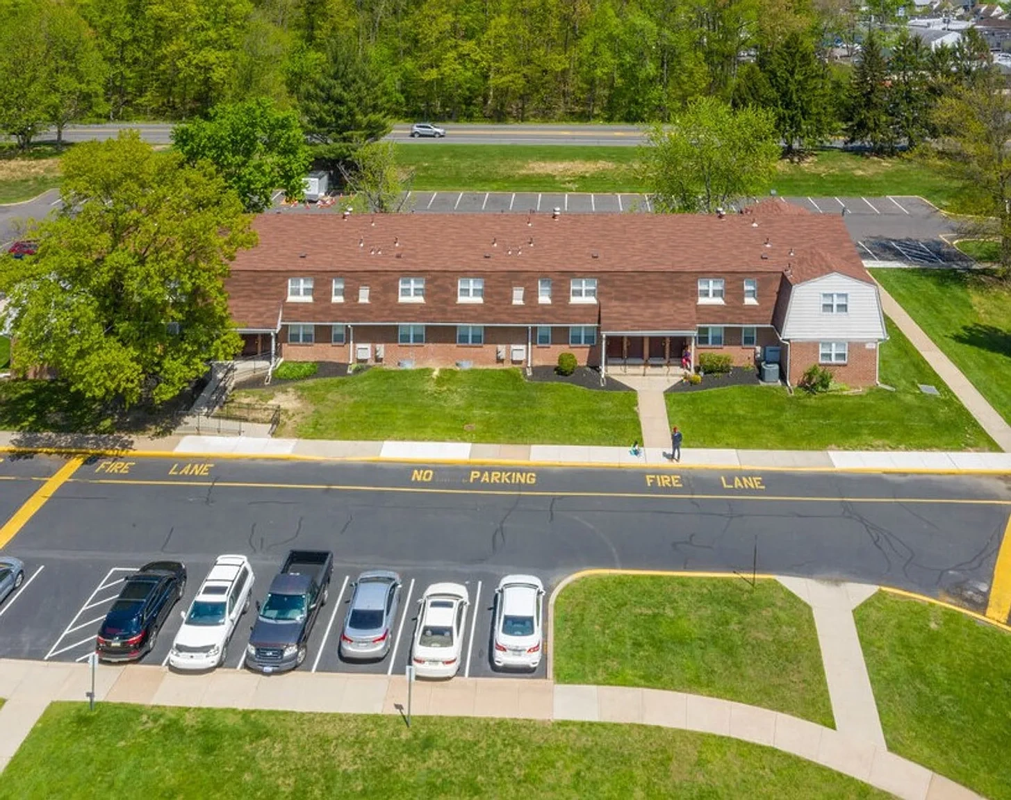 Foxwood Manor Apartments – photo 2