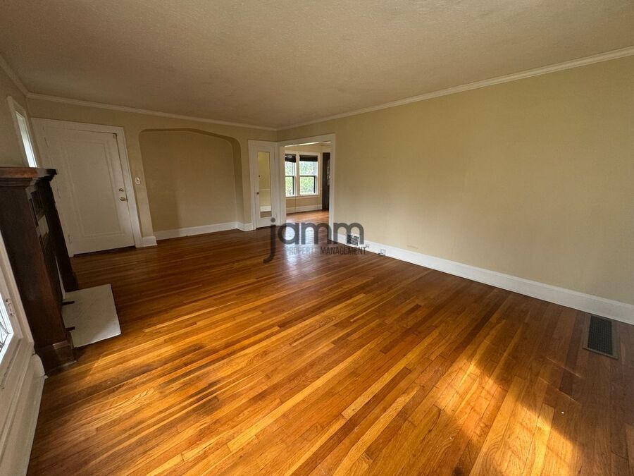 16811 Kenyon Rd – photo 3
