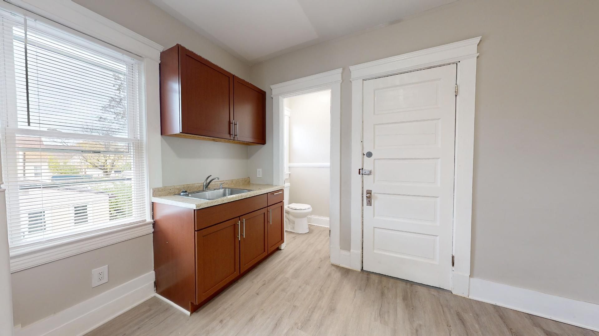 4420 Bush Ave unit Unit 2 (Up Front) – photo 2