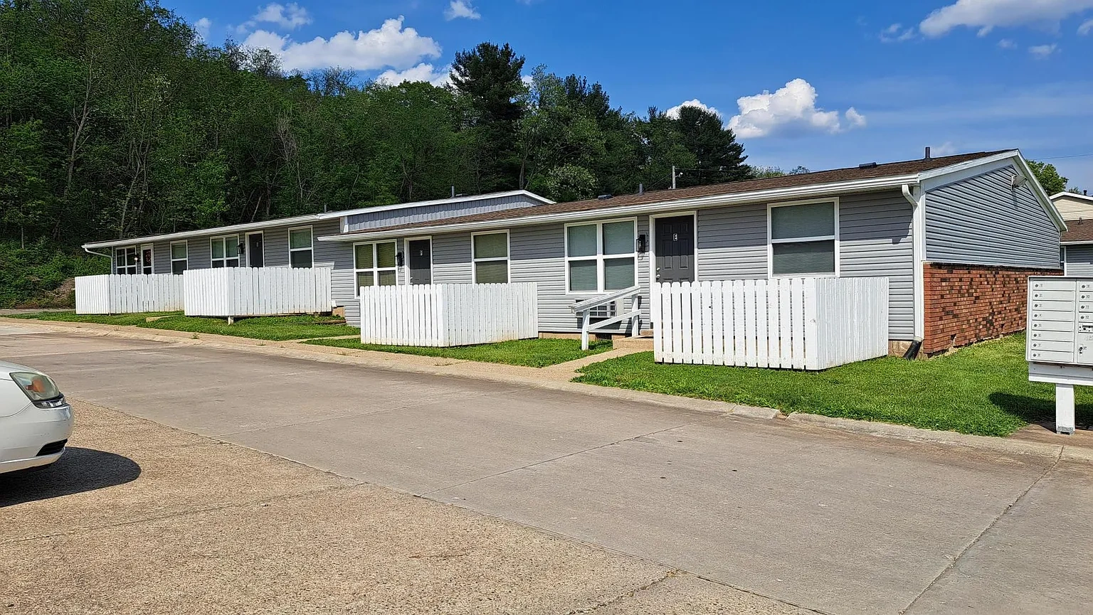 Evergreen Apartments & Townhouses in Belpre, OH – photo 1