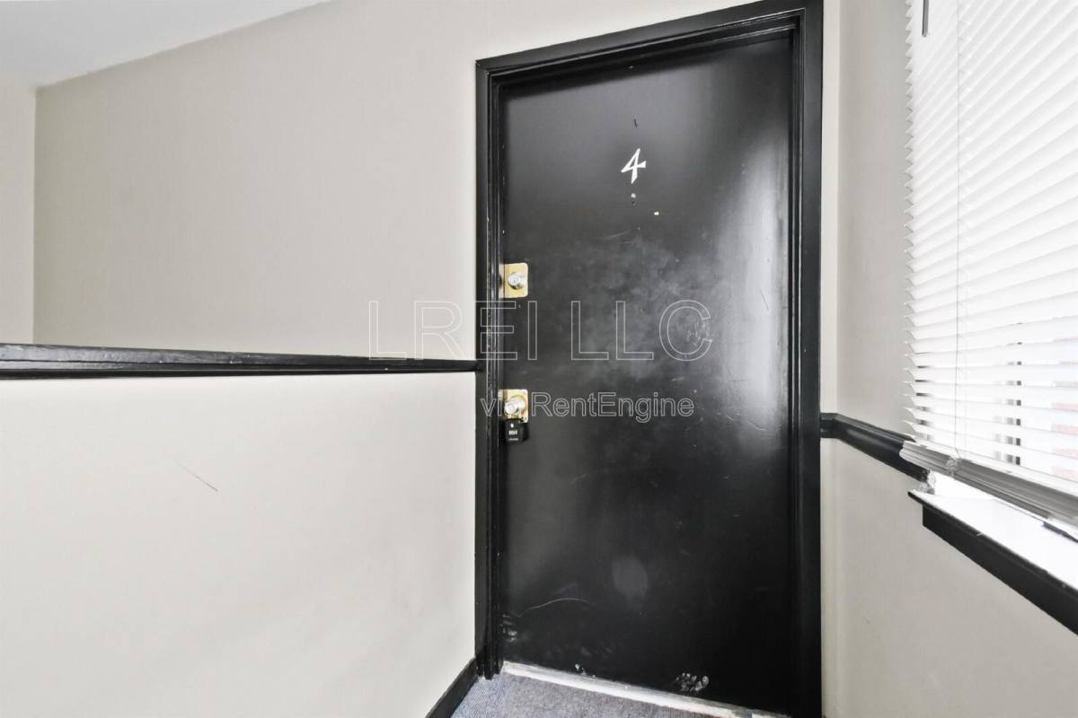2423 Lindsay Ave unit 4 – photo 2