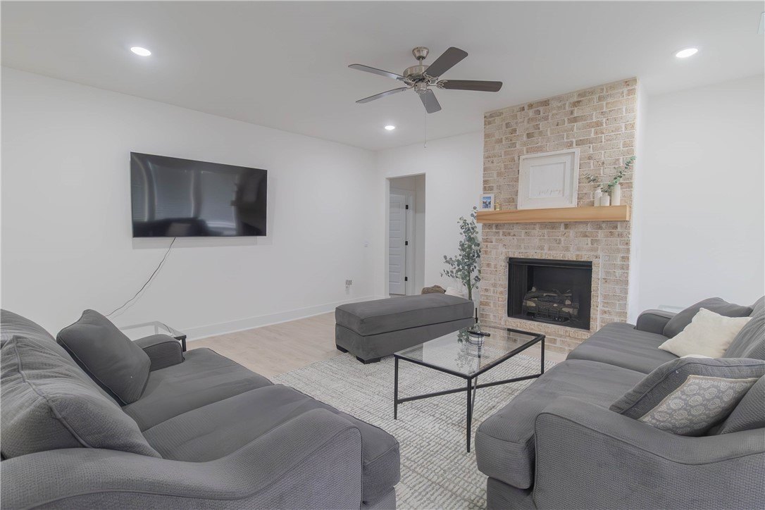 112 S Broyles Ave – photo 4