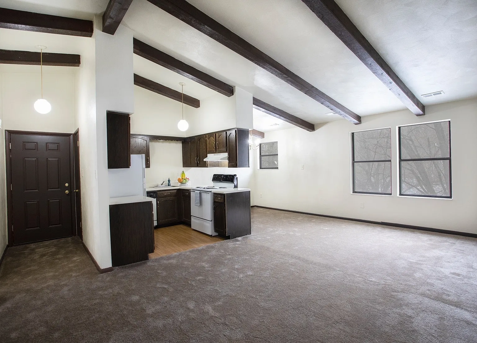 Center Grove Apartments – photo 2