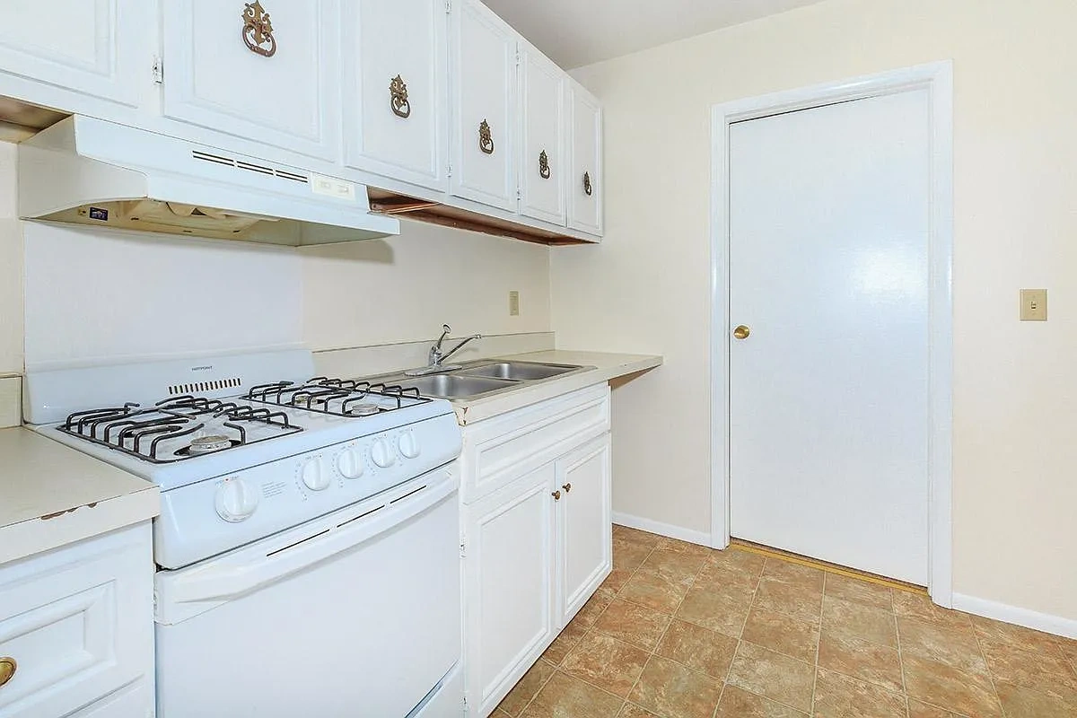 Village Apartments – photo 4