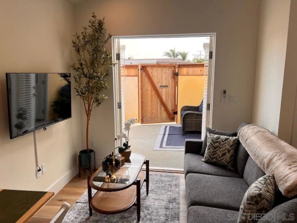 1044 3rd St – photo 3