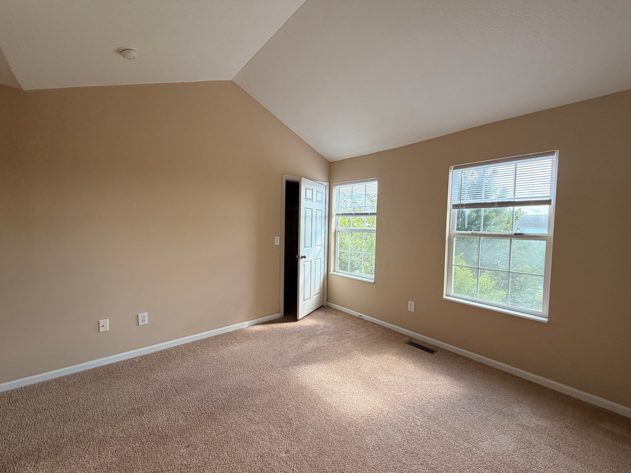 1020 Hartford Village Blvd – photo 5