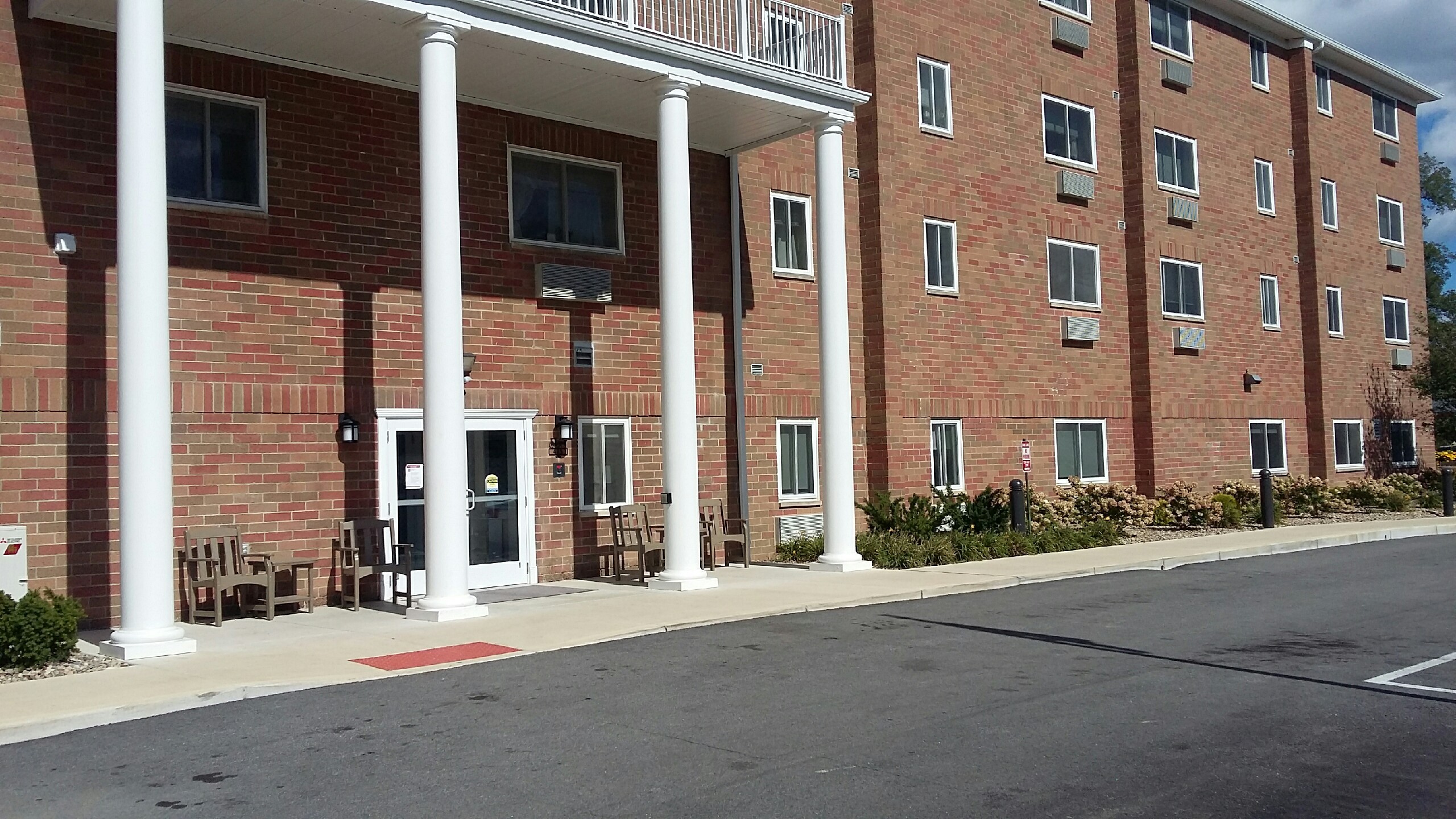 485 North St – photo 1