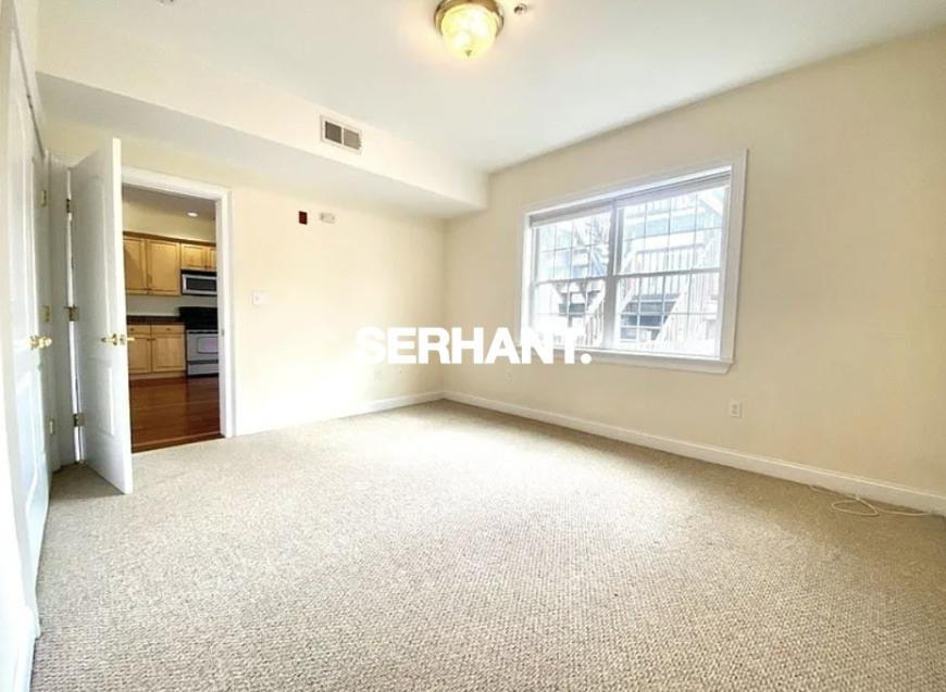 657 Bennington St – photo 5