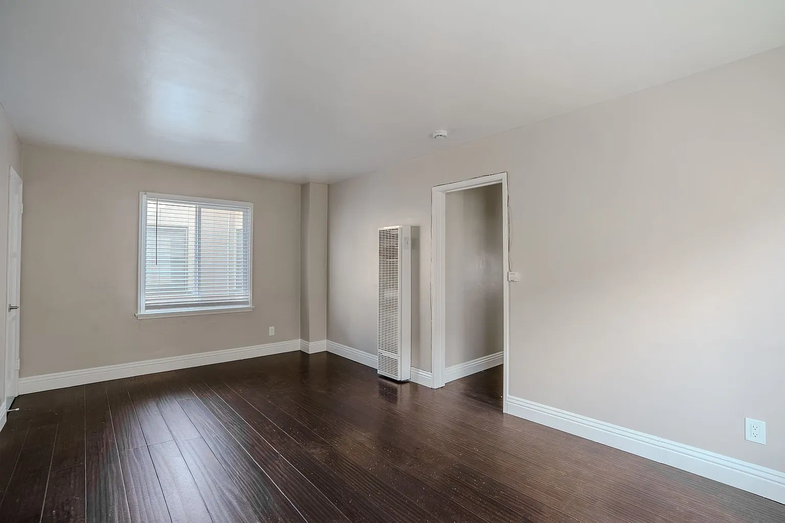 922 E. 2nd St. – photo 3