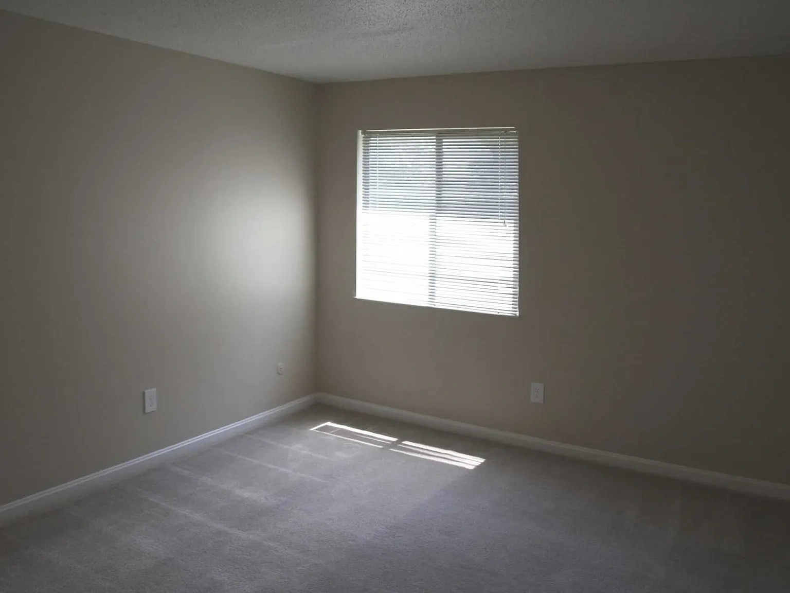 Chimneys Of Oak Creek Apartments – photo 4