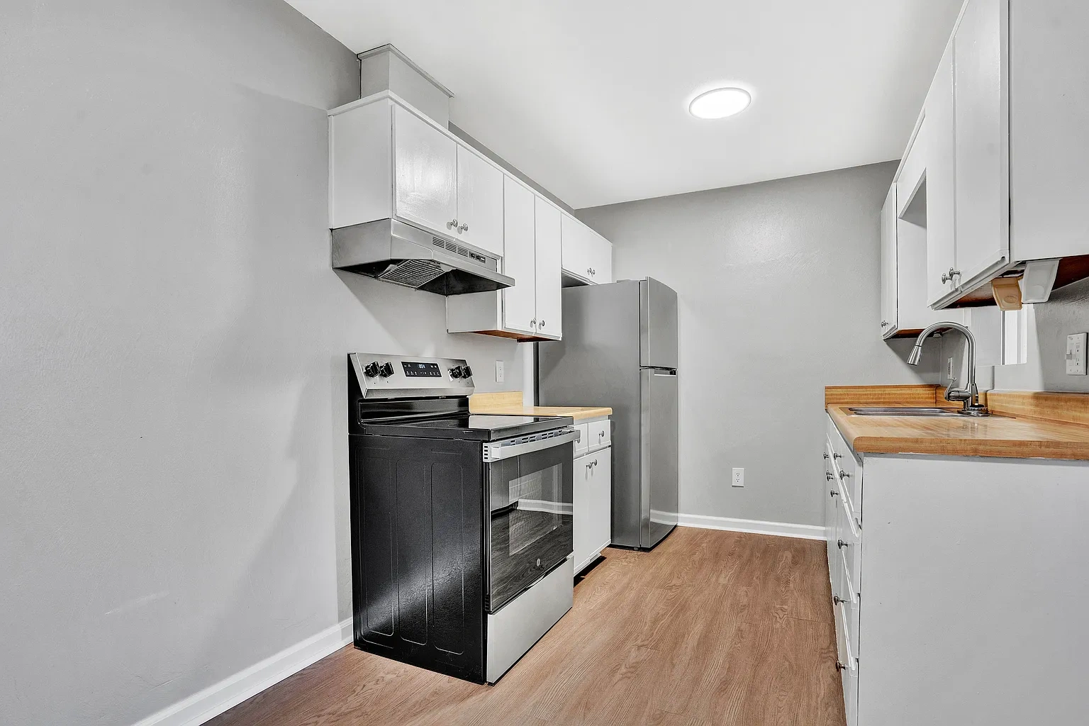 Flats at Thrasher Park – photo 1