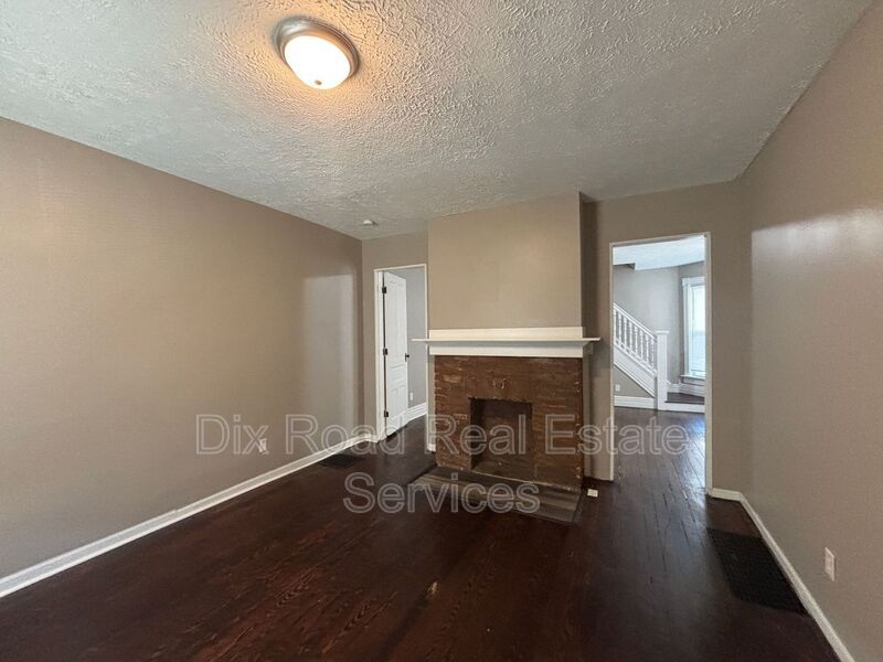 67 S McGee St – photo 4