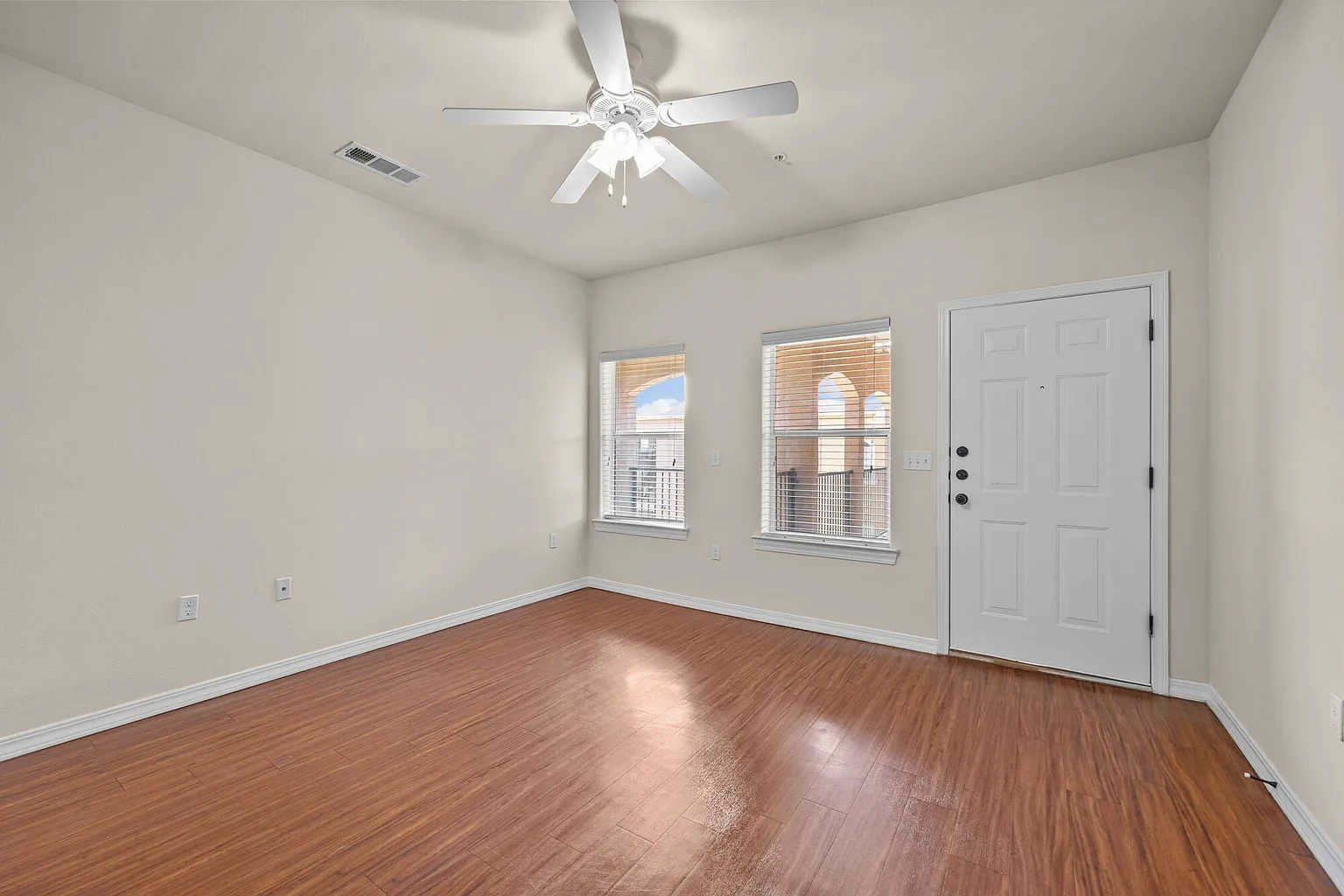 Las Torres Apartments – photo 3