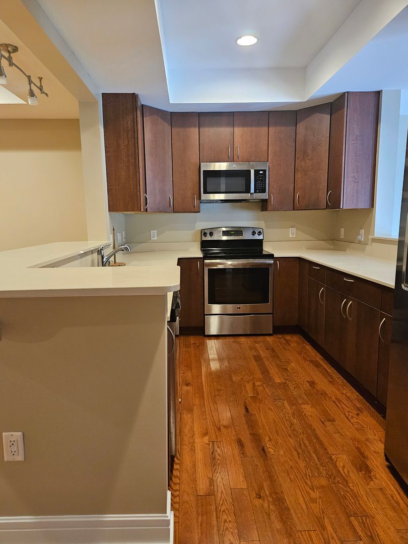 680 Oakwood Ave unit 1 – photo 5