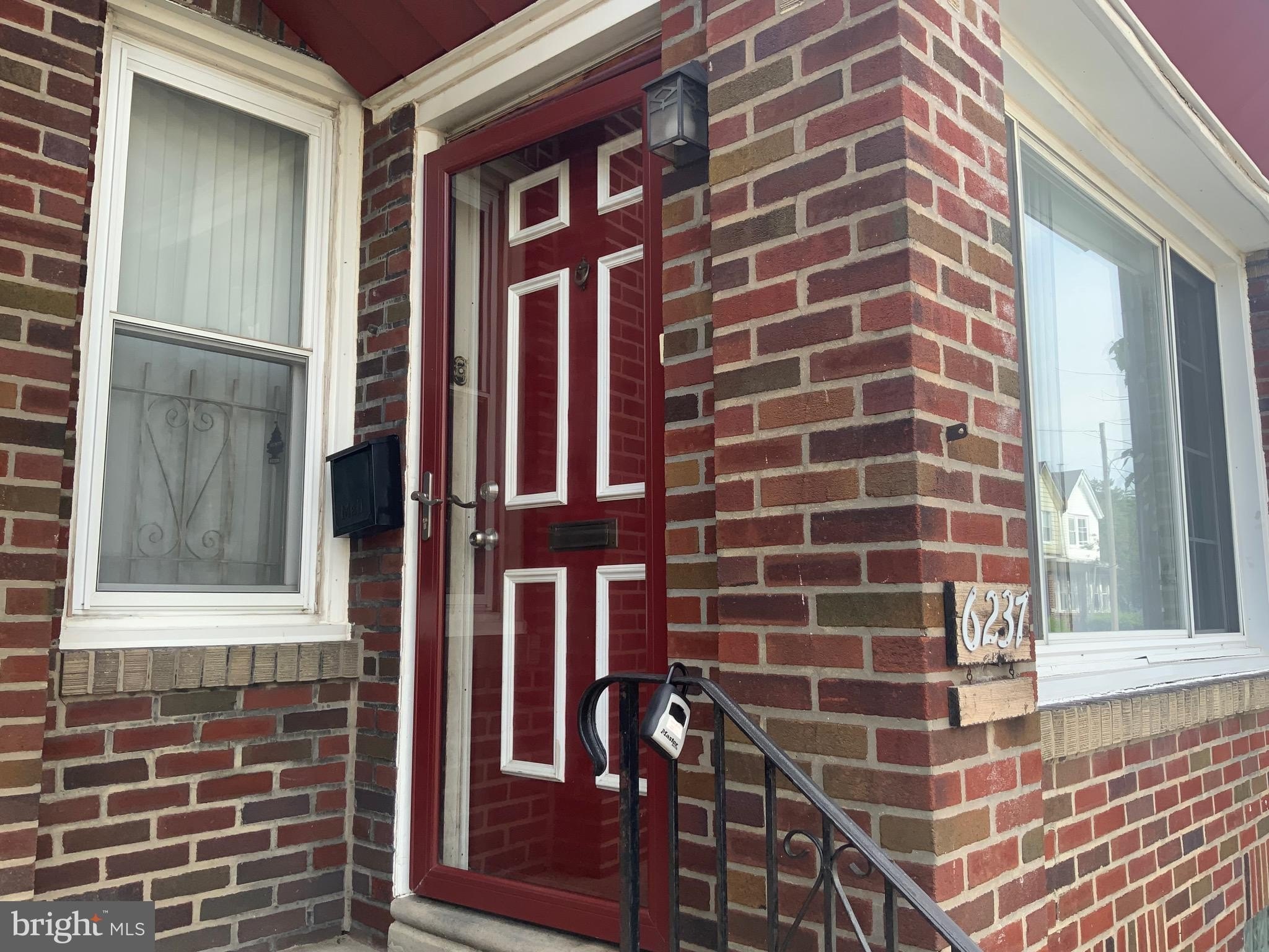 6237 N Bouvier St – photo 2