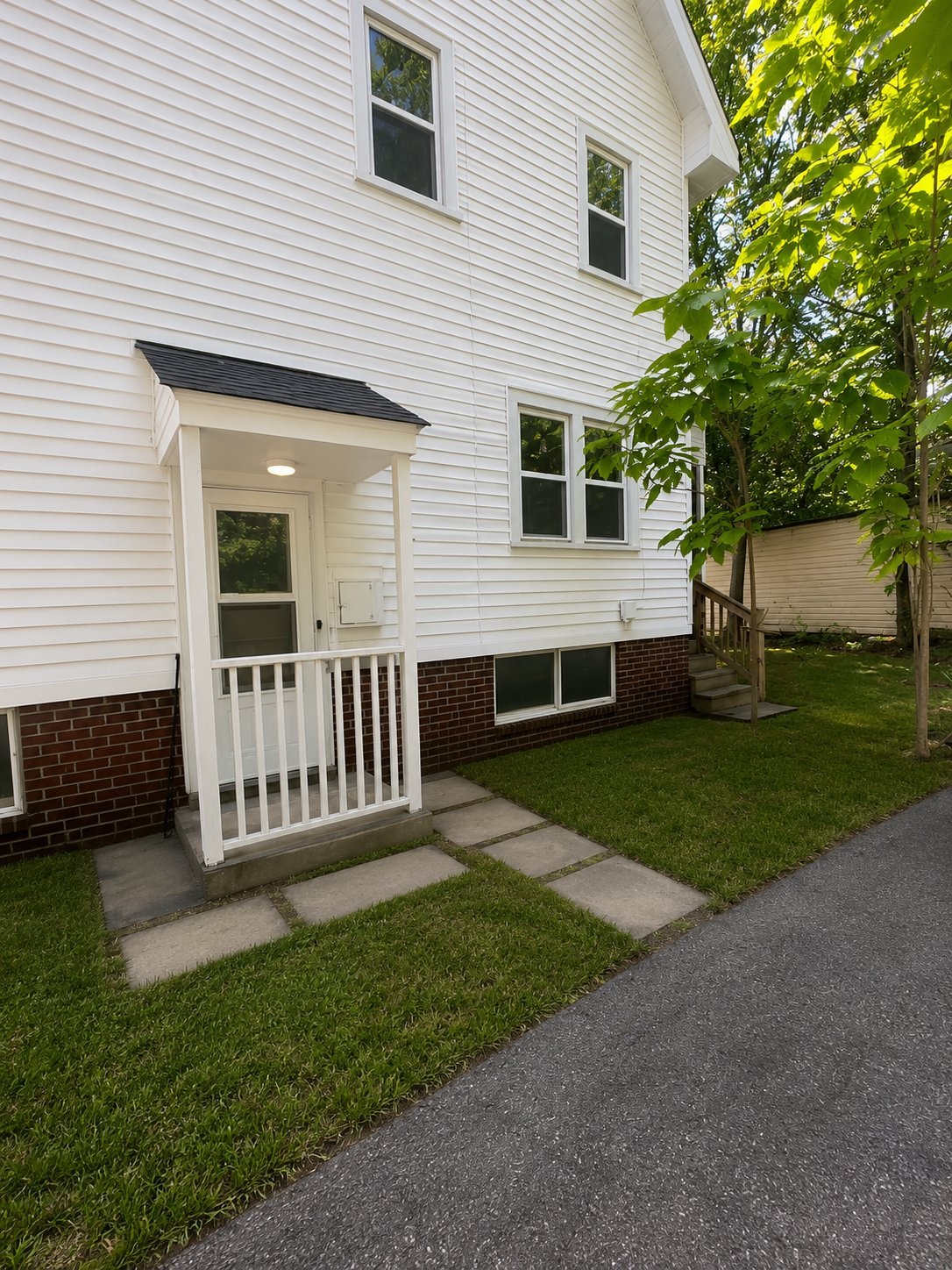 1462 Parkhill Rd – photo 2