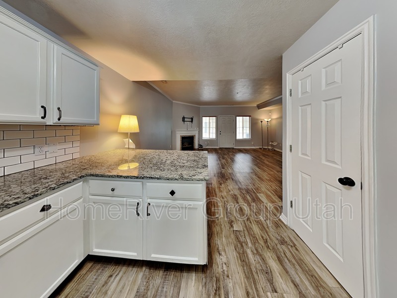 379 E 600 S unit 3 – photo 3