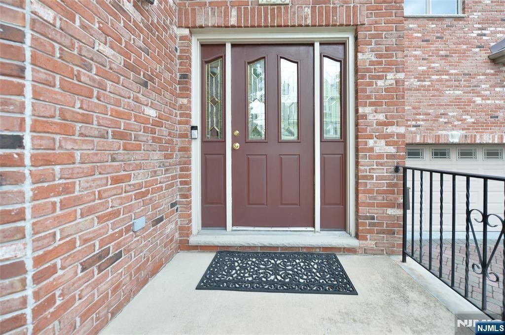 1056 Edgewood Ln – photo 2