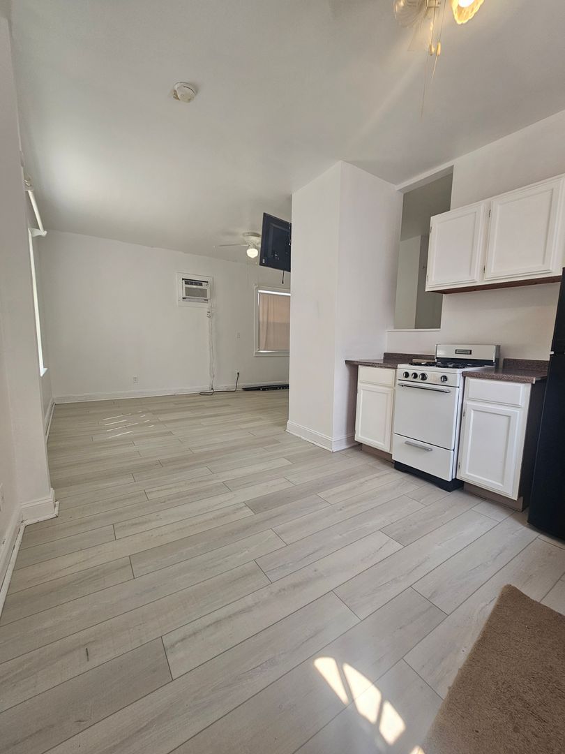 1327 W 67th St unit 1327 W 67th St APT. 1 – photo 2