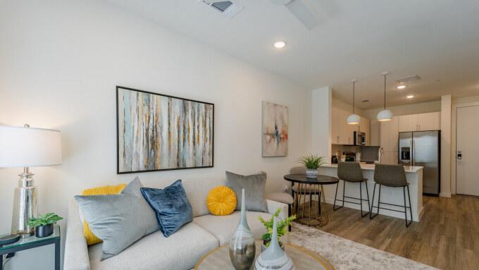 2197 N Shepherd Dr – photo 2