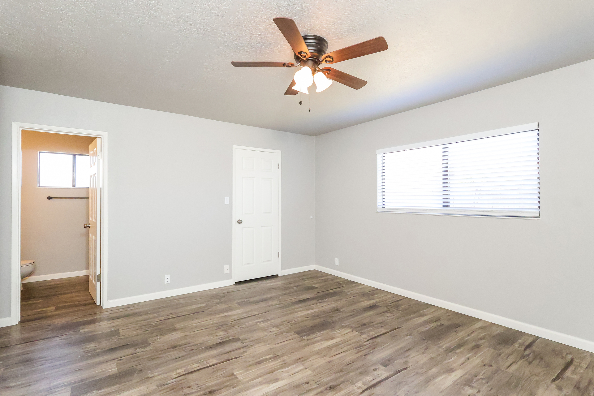 1497 Claremont Dr – photo 3