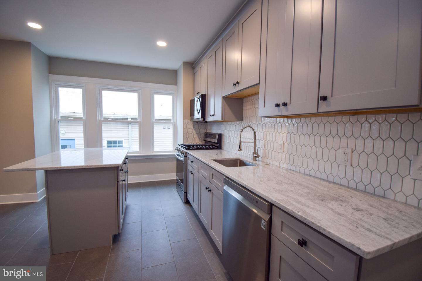 207 Paxson Ave – photo 5