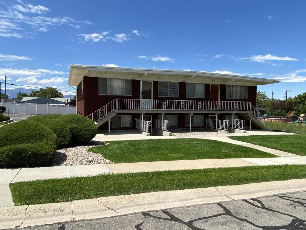 290 Fairlane Dr unit 3 – photo 1