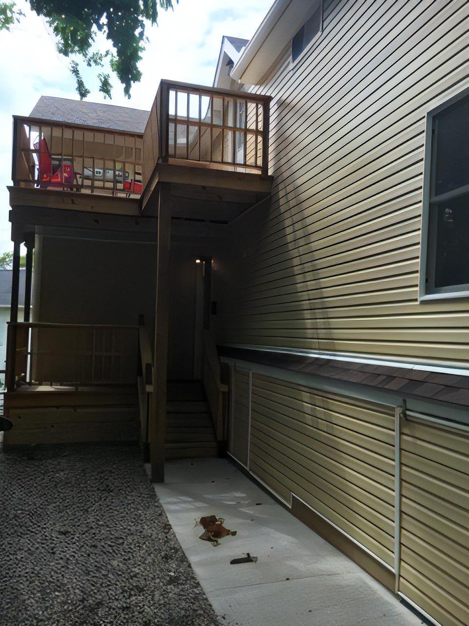 208 1/2 W Washington St unit C – photo 2