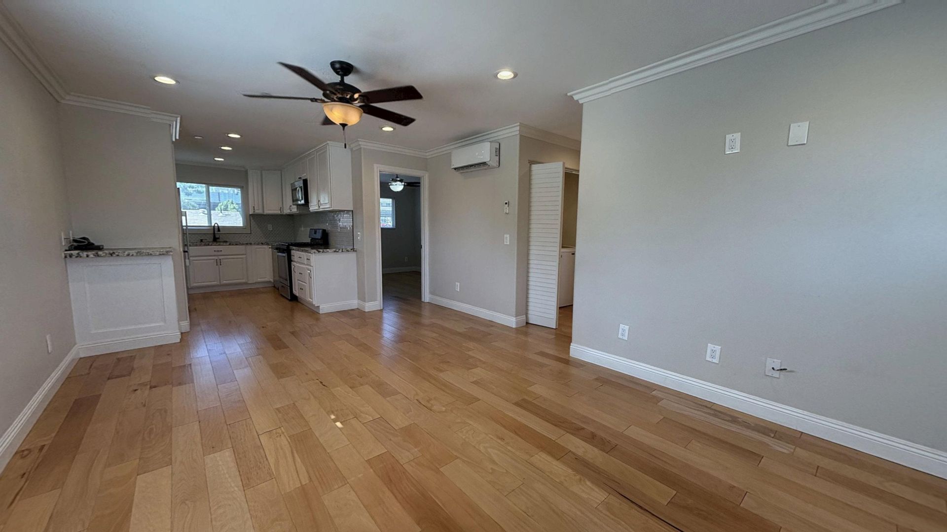 25461 Cole St unit Unit 2 – photo 3