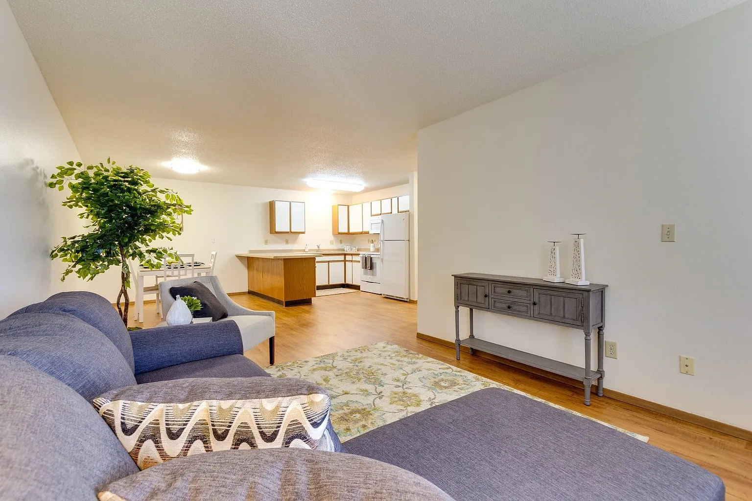 Dakota E & W Apartments – Floor plan