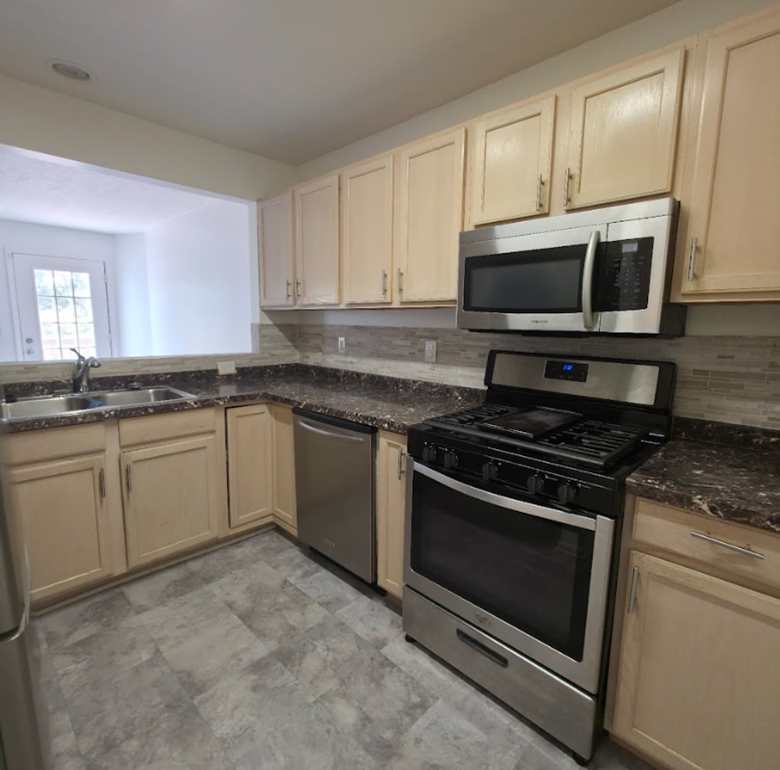 8114 Chester Pkwy – photo 2