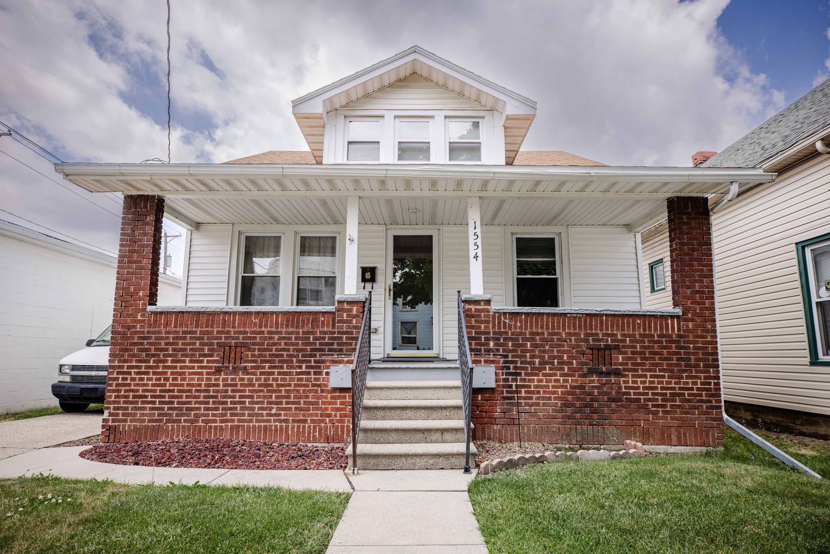 1554 Oak St – photo 1
