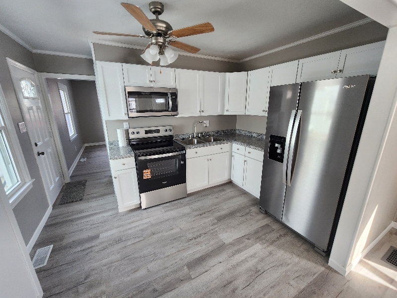 229 New St – photo 2