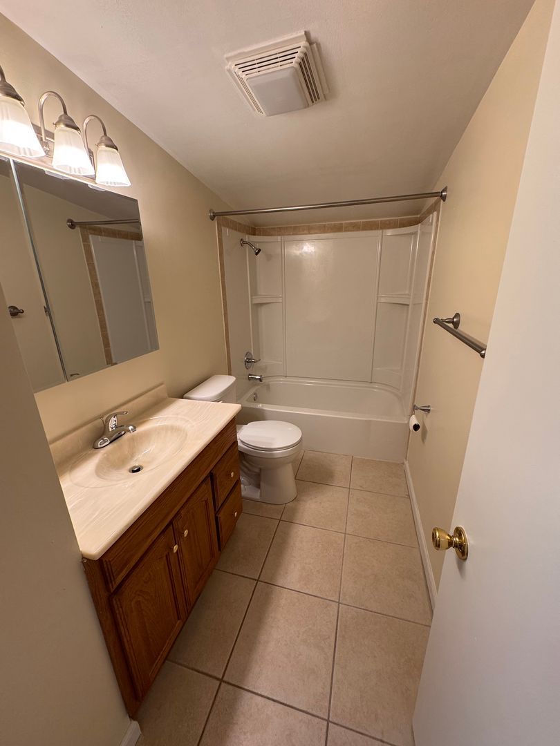 1079 North Ave – photo 2