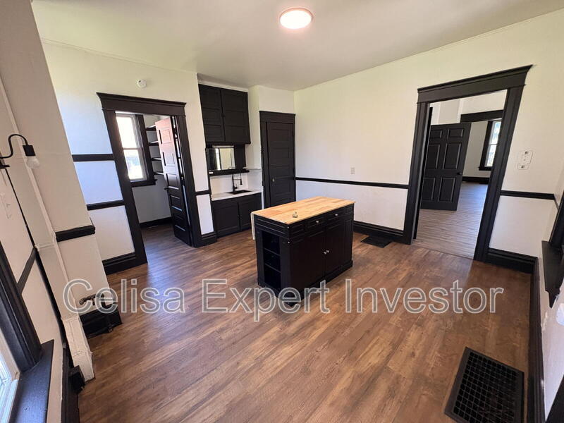 2408 Smith St – photo 4