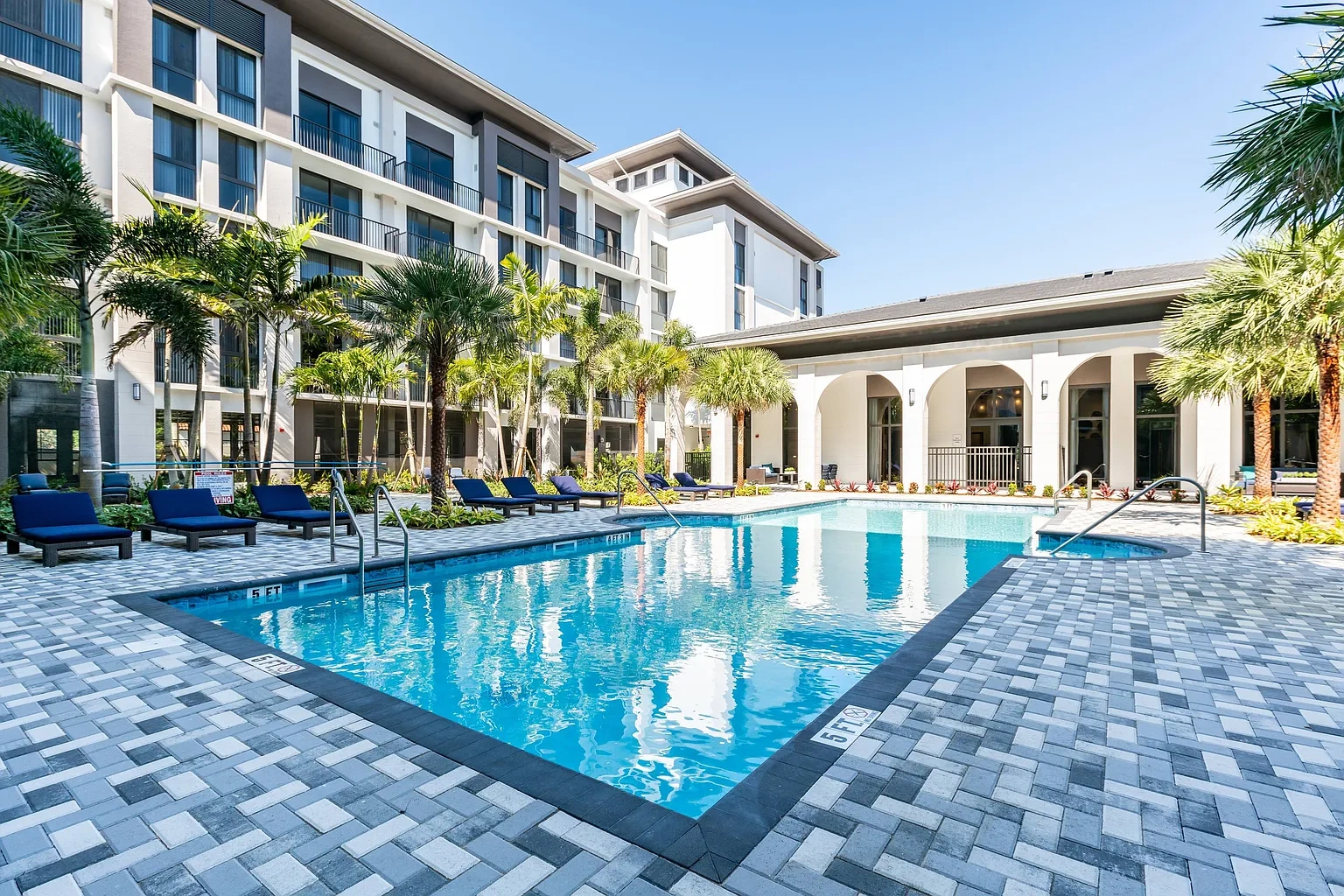 The Point at Palm Beach Gardens – photo 4