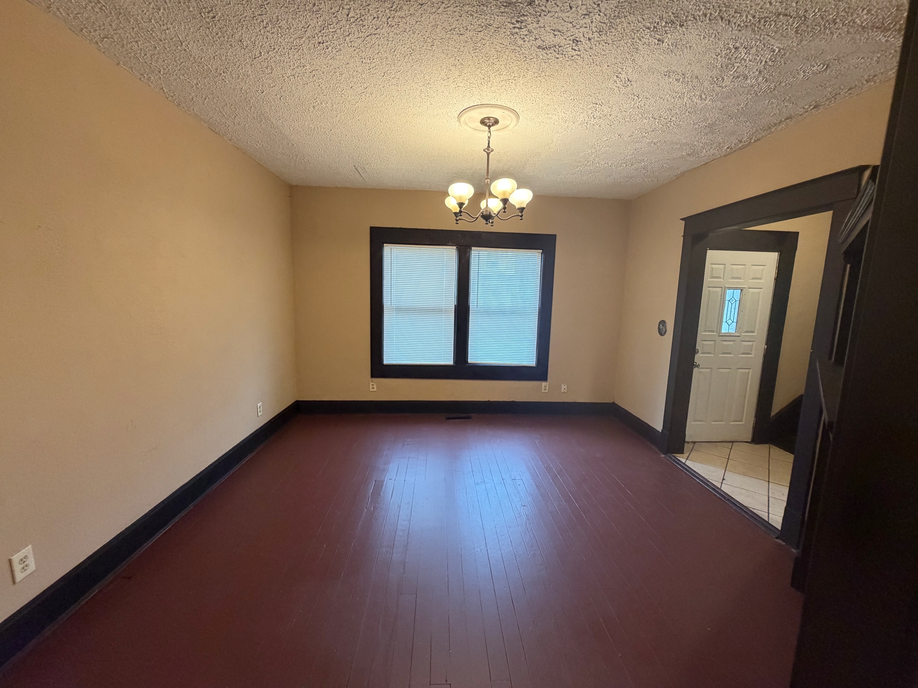 1820 Clarendon Ave – photo 2