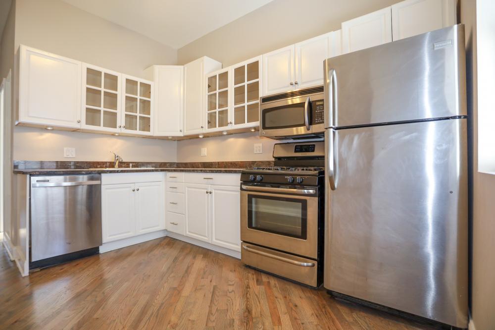 2512 N Southport Ave – photo 2