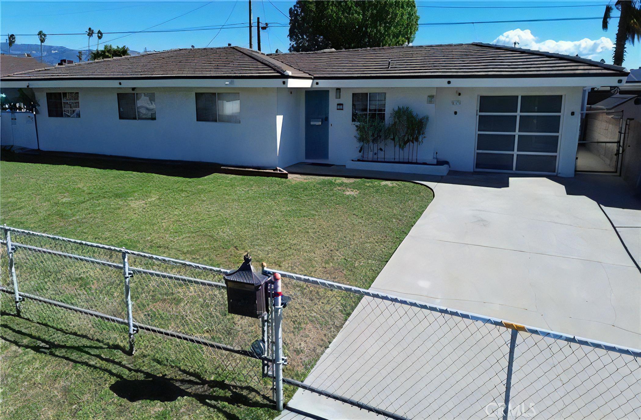 979 N Gardena Ave – photo 2