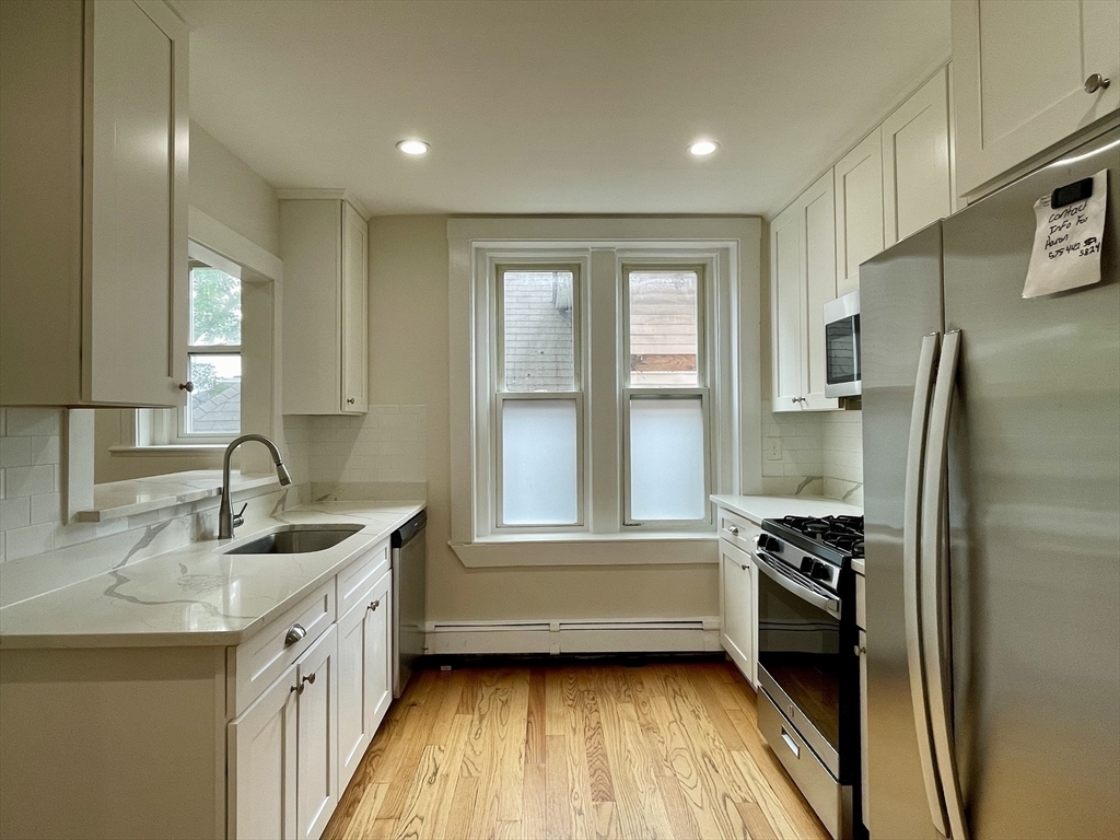 376 Washington St unit 1 – photo 1