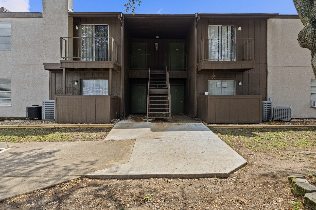 2800 Victory Dr unit 102 – photo 5