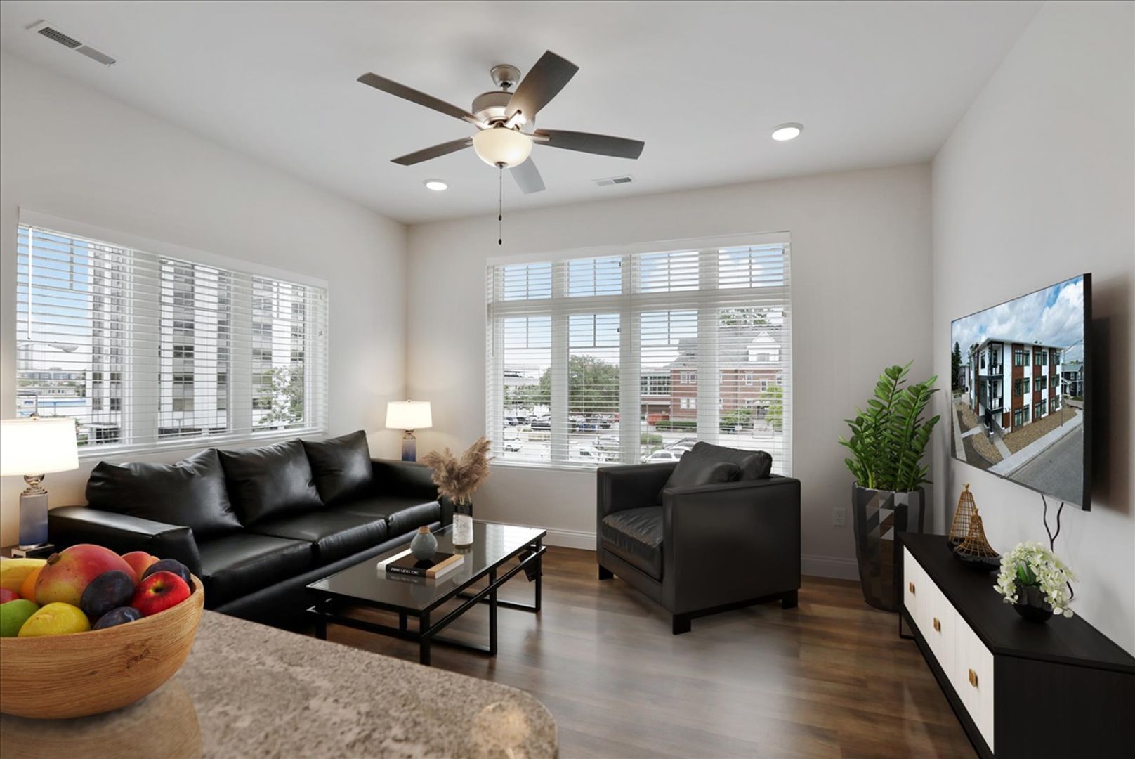 302 W Clark St unit Luxe Layout – photo 2