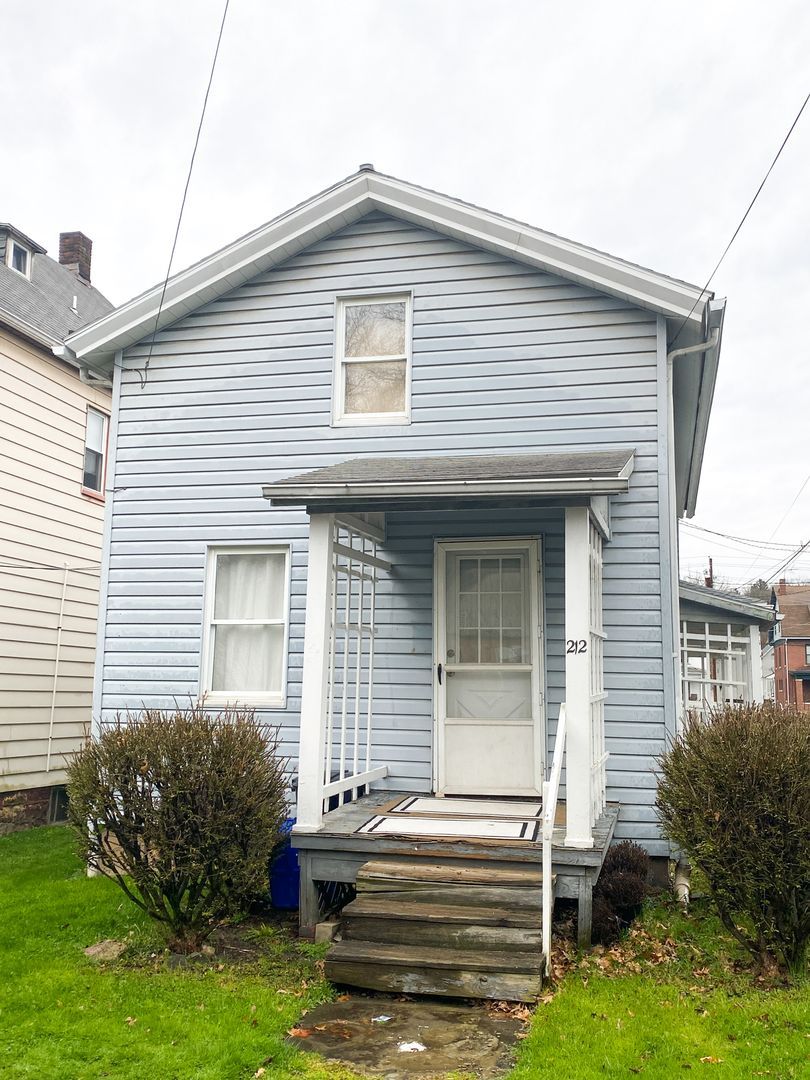 212 E Walnut St – photo 1