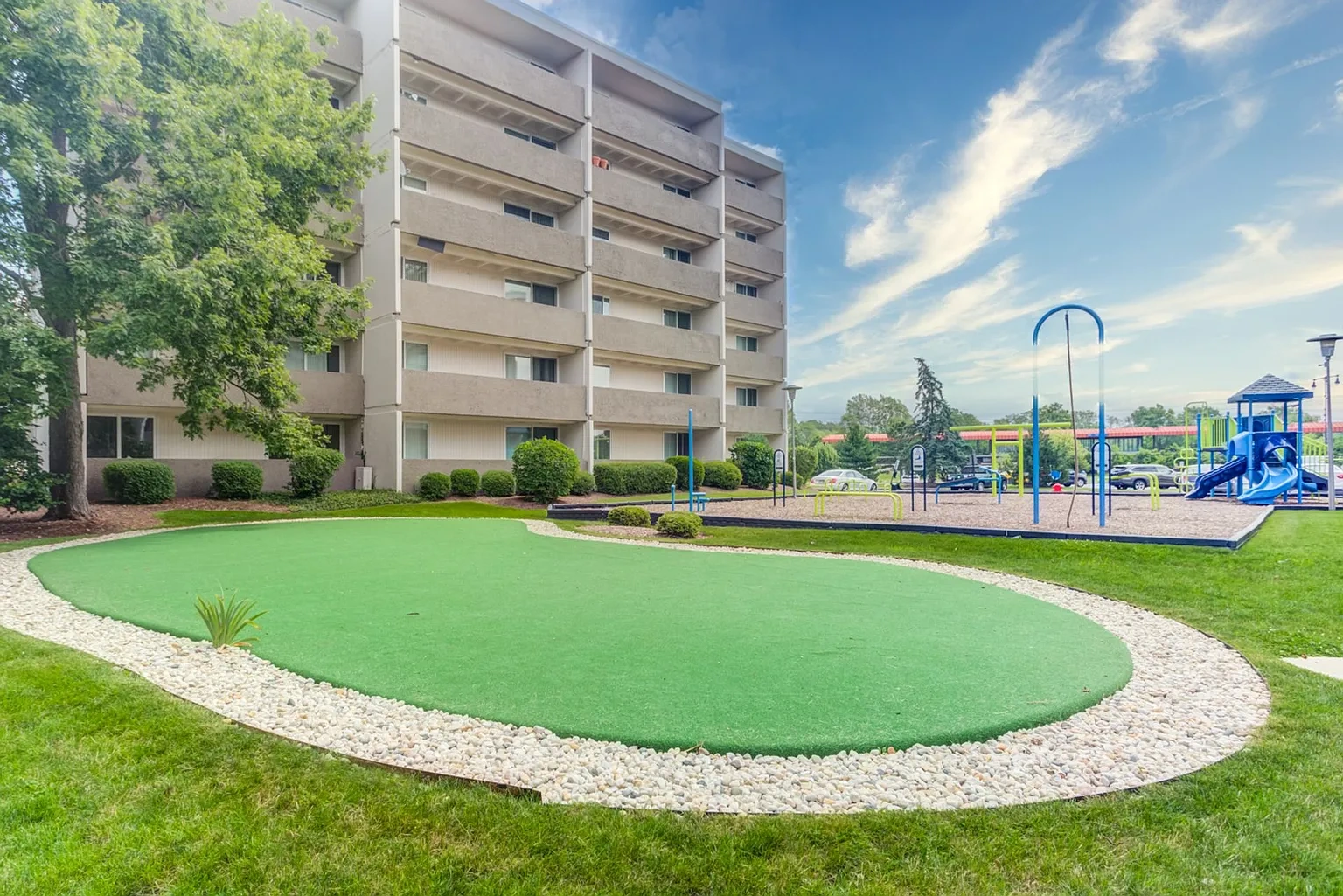 Park Towers Apartments – photo 1