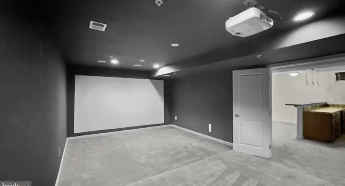 10185 Warfield St – photo 5