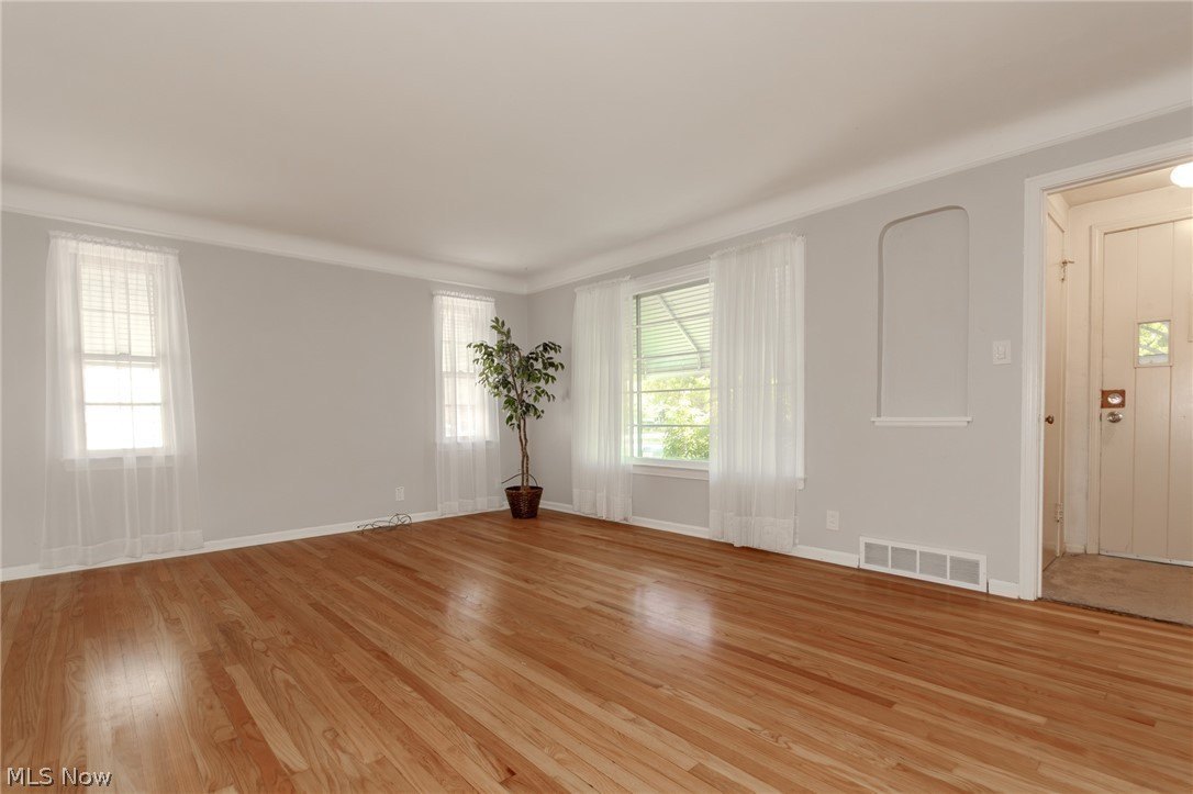 1752 Brainard Rd – photo 2