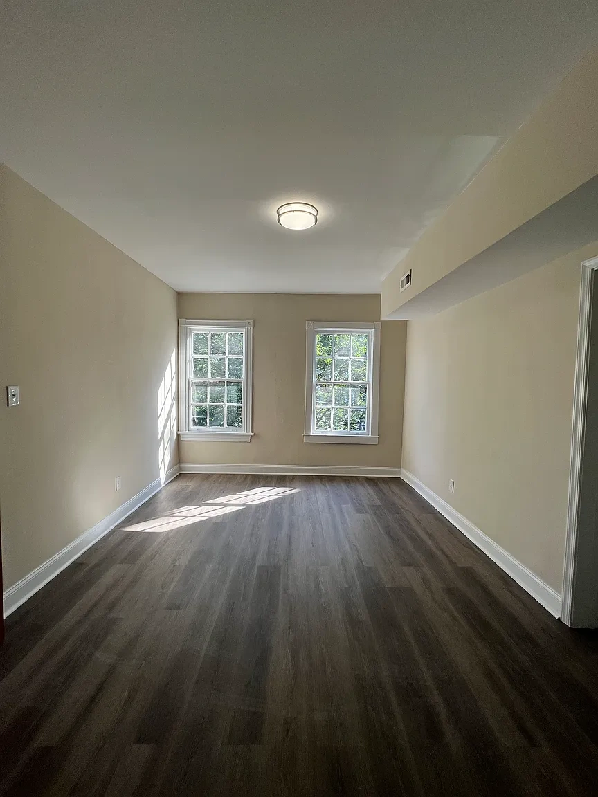 West Franklin Apts – photo 3